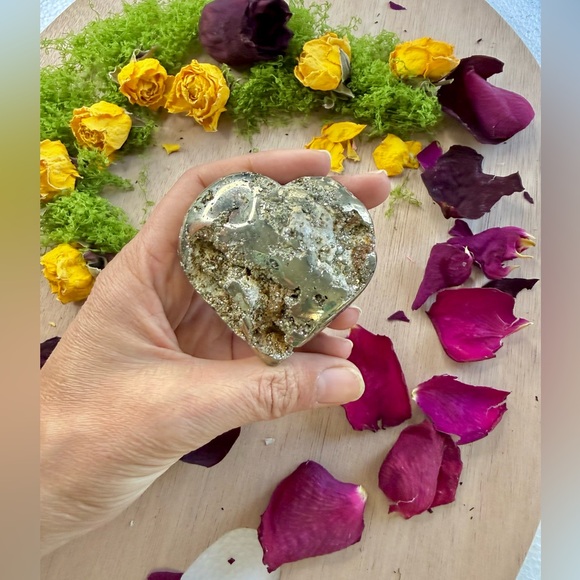 Pyrite Heart | Abundance • Protection • Confidence - Picture 5 of 6